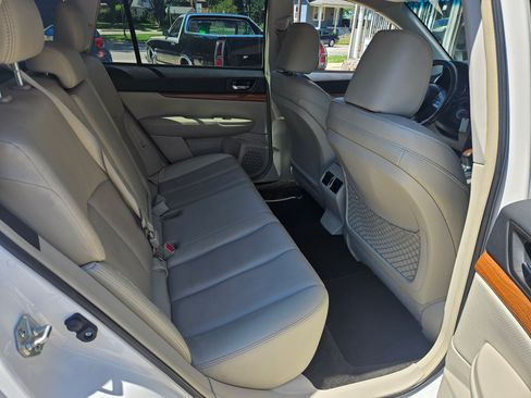 Used 2013 Subaru Outback 2.5i Limited AWD/4WD image 9