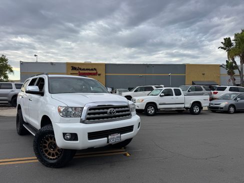 Used 2011 Toyota Sequoia Limited image 1