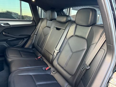 Used 2017 Porsche Macan Turbo AWD/4WD image 18