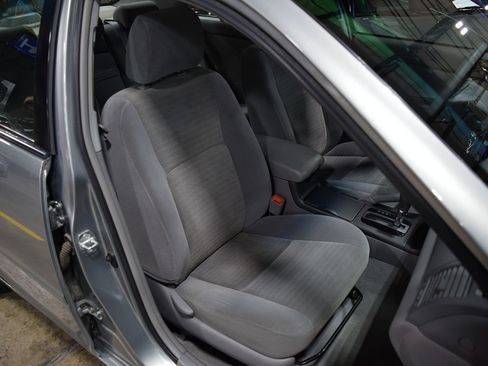 Used 2005 Toyota Camry LE image 21