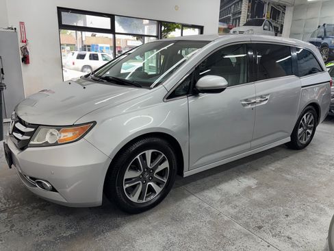 Used 2015 Honda Odyssey Touring image 8