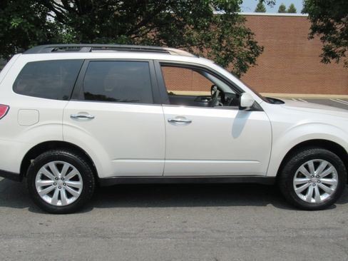 Used 2013 Subaru Forester 2.5X Premium AWD/4WD image 4
