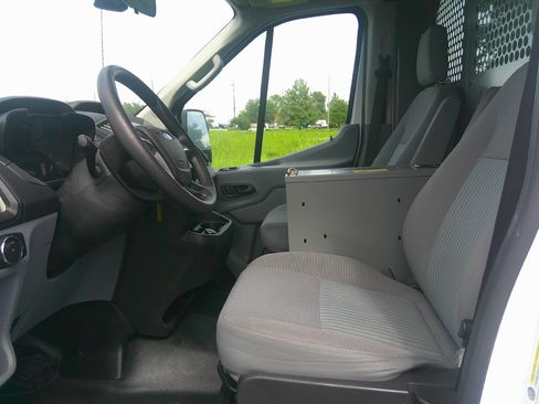 Used 2018 Ford Transit 150 130 Medium Roof RWD image 11