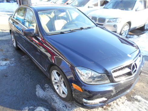 Used 2012 Mercedes-Benz C 300 image 2
