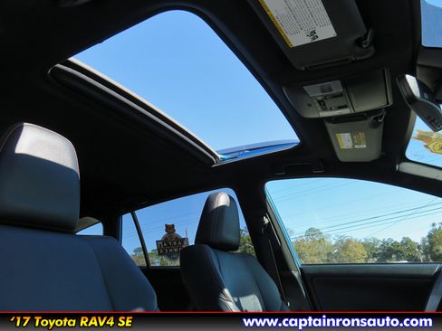 Used 2017 Toyota RAV4 SE image 12