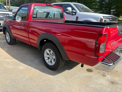 Used 2001 Nissan Frontier XE image 11