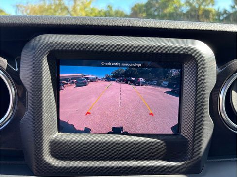 Used 2021 Jeep Wrangler Unlimited Sahara w/ Altitude image 26