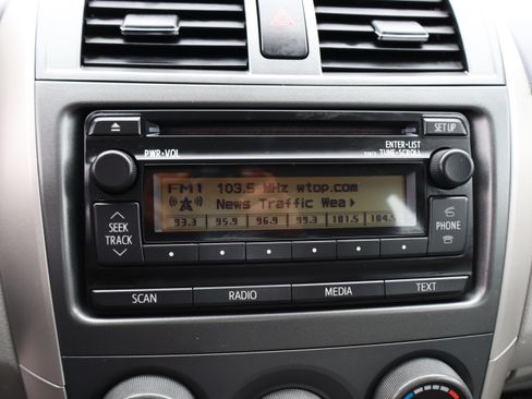 Used 2012 Toyota Corolla LE image 22