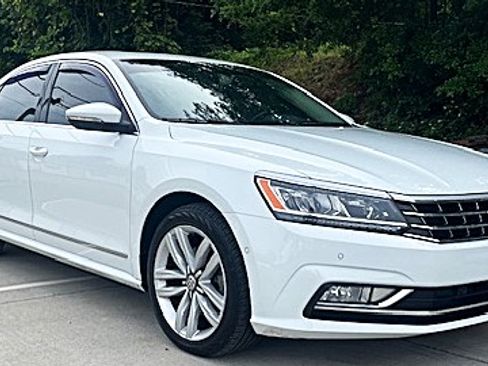 Used 2016 Volkswagen Passat 1.8T FWD image 1