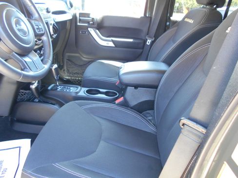 Used 2015 Jeep Wrangler Unlimited Sahara image 9