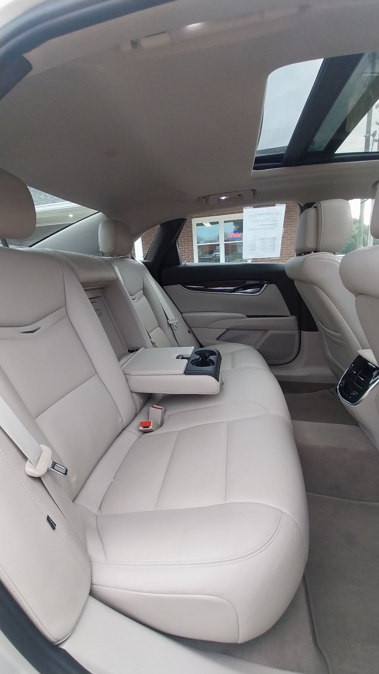 Used 2013 Cadillac XTS Luxury FWD image 16