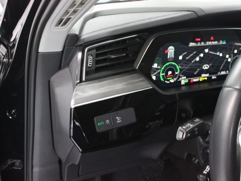 Used 2024 Audi Q8 e-tron Premium image 18