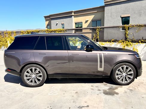 Used 2023 Land Rover Range Rover SE image 6