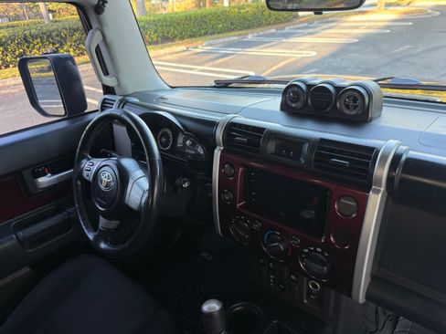 Used 2007 Toyota FJ Cruiser image 66