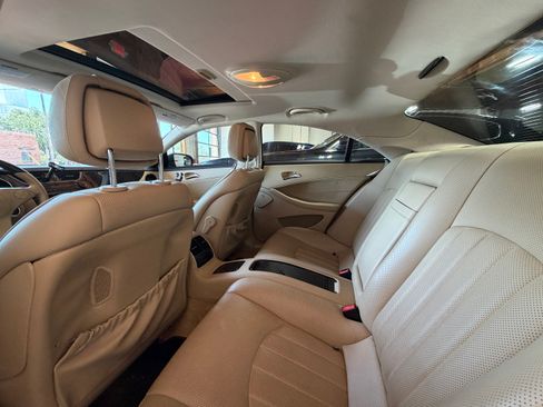 Used 2009 Mercedes-Benz CLS 550 w/ Premium Package image 3