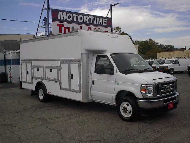 Used 2024 Ford E-450 and Econoline 450 RWD image 1