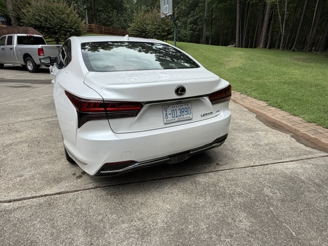 Used 2023 Lexus LS 500h AWD w/ Luxury Package image 8