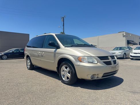 Used 2005 Dodge Grand Caravan SXT FWD image 11
