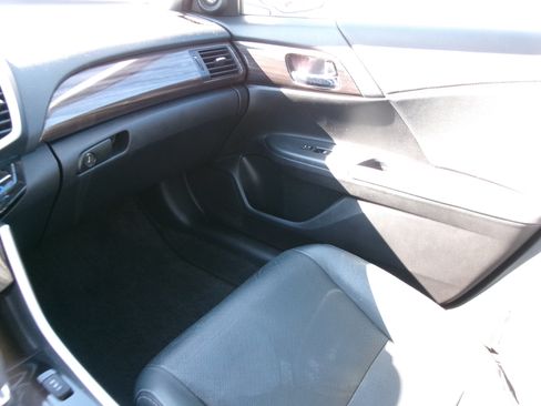 Used 2017 Honda Accord EX-L image 15