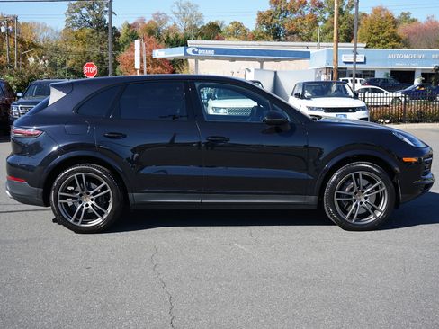 Used 2022 Porsche Cayenne image 9