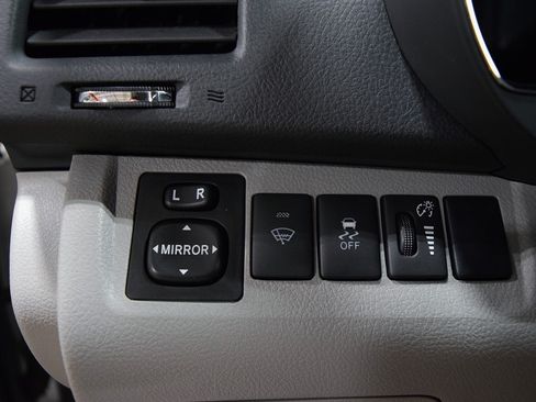 Used 2013 Toyota Highlander SE image 30