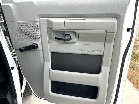Used 2012 Ford E-150 and Econoline 150 XL image 21