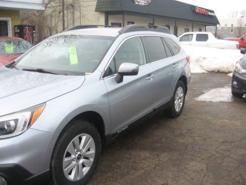 Used 2017 Subaru Outback 2.5i Premium image 1