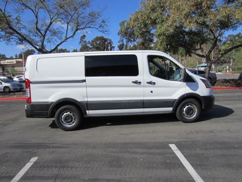 Used 2018 Ford Transit 150 XLT image 3
