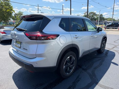 Used 2024 Nissan Rogue AWD SV image 24