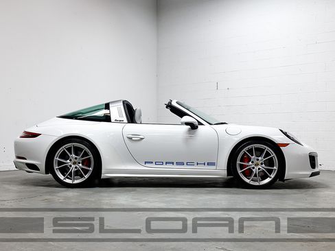 Used 2019 Porsche 911 Targa 4 GTS image 4