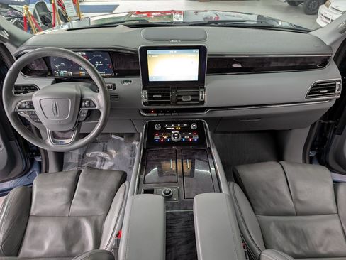 Used 2020 Lincoln Navigator Reserve Sport Utility 4D image 9