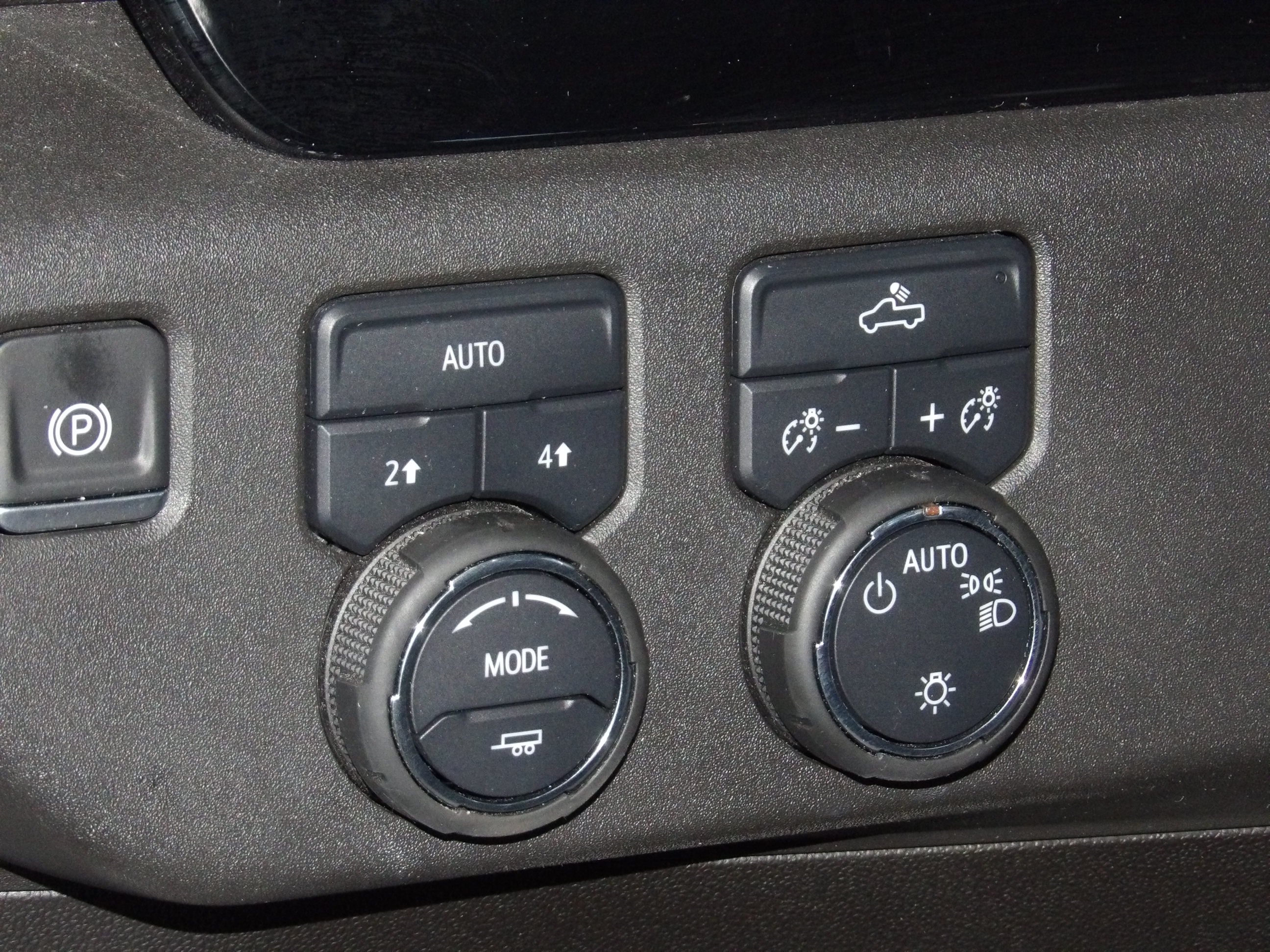 Used 2024 Chevrolet Silverado 1500 4x4 Crew Cab LT image 25
