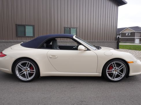 Used 2010 Porsche 911 Carrera S Cabriolet RWD image 4