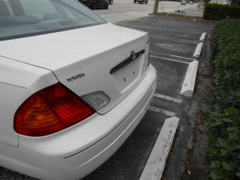 Used 2000 Toyota Avalon XLS image 4