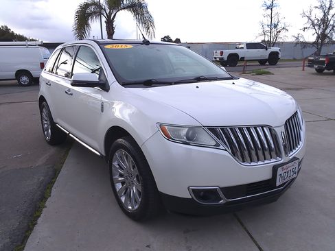 Used 2015 Lincoln MKX image 1