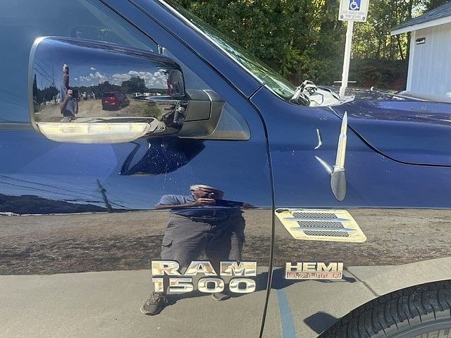 Used 2015 RAM 1500 2WD Crew Cab Sport image 10