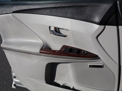 Used 2011 Toyota Venza AWD image 20