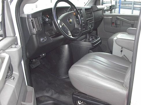Used 2019 Chevrolet Express 3500 UNAVAIL RWD image 12