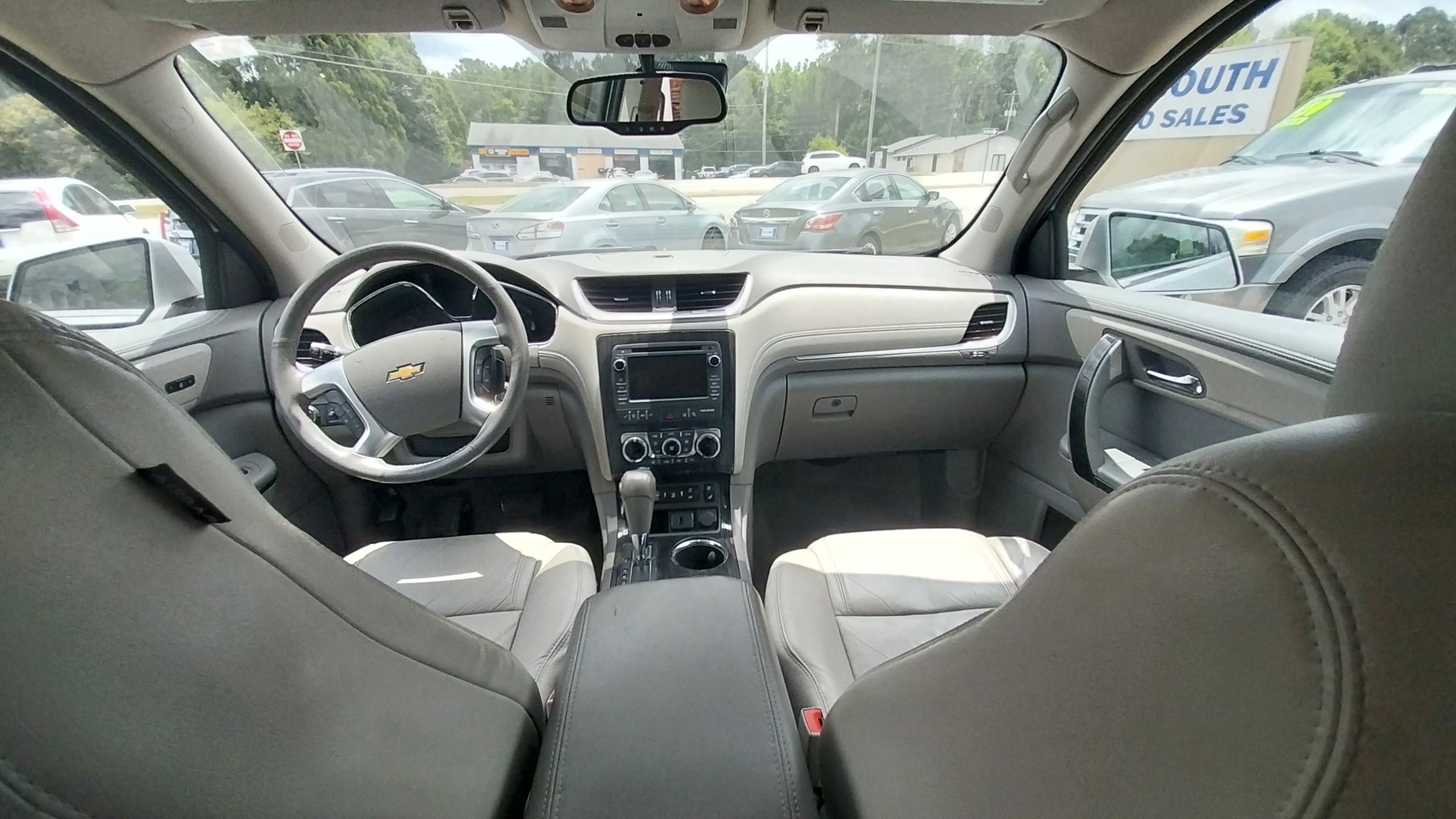 Used 2015 Chevrolet Traverse AWD LTZ image 16