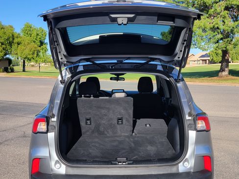 Used 2021 Ford Escape SE image 9