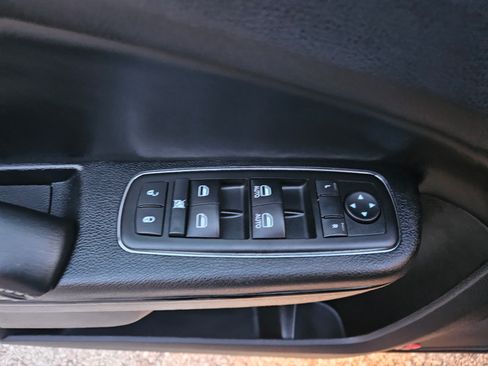 Used 2014 Chrysler 300 S image 16