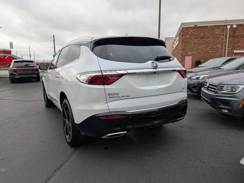 Used 2023 Buick Enclave Essence image 4