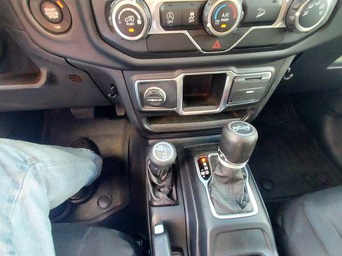 Used 2018 Jeep Wrangler Unlimited Sport image 10