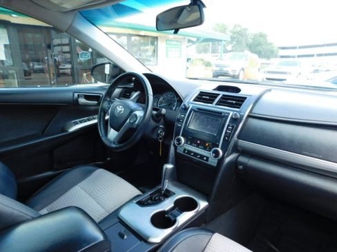 Used 2014 Toyota Camry SE FWD image 20