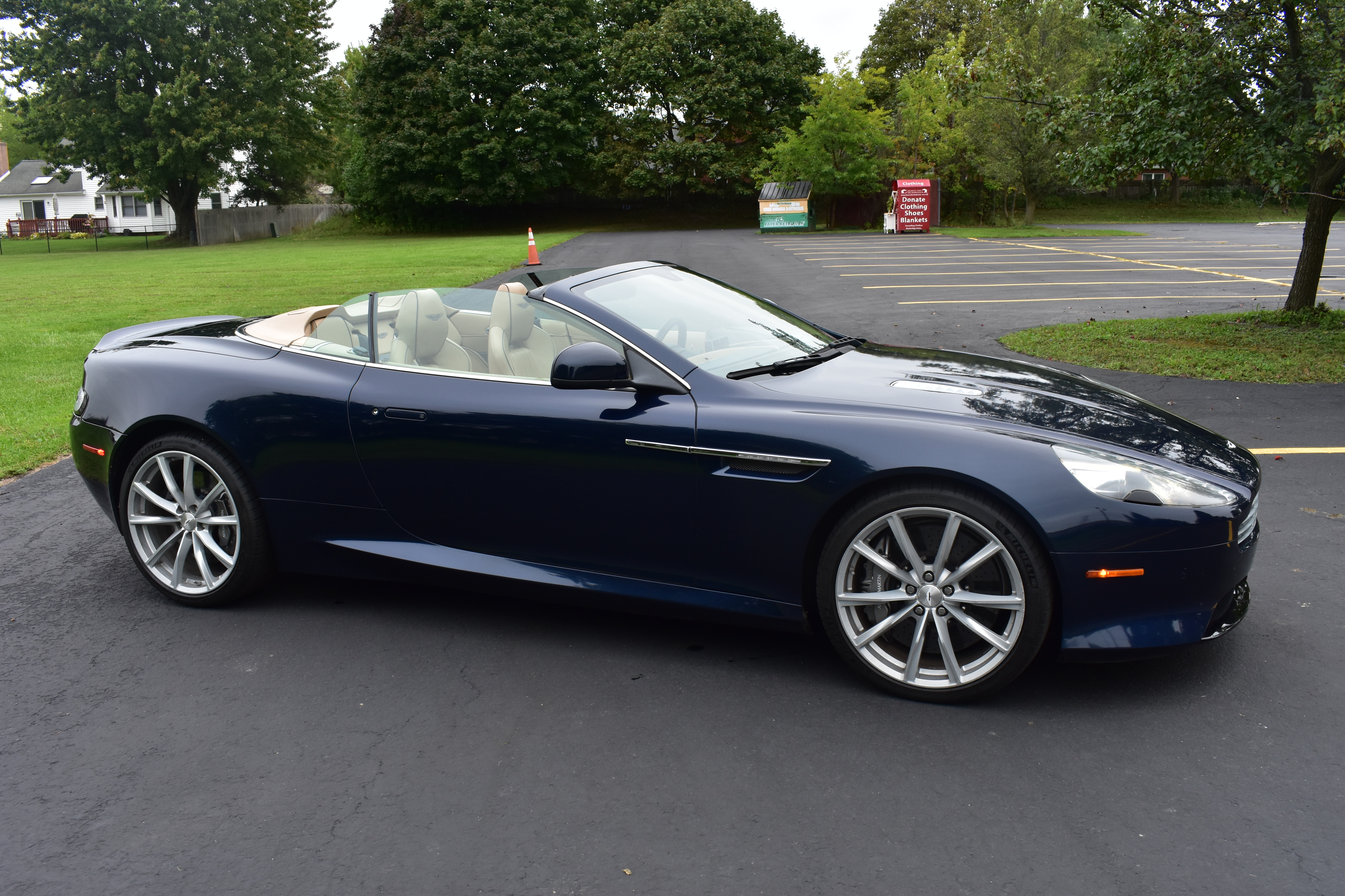 Used 2016 Aston Martin DB9 GT Volante RWD image 18