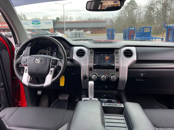 Used 2018 Toyota Tundra SR5 AWD/4WD image 17