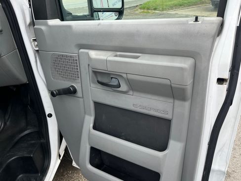 Used 2011 Ford E-250 and Econoline 250 RWD image 4