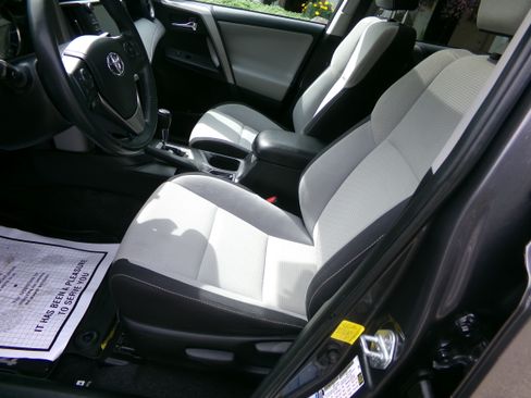 Used 2016 Toyota RAV4 XLE image 12