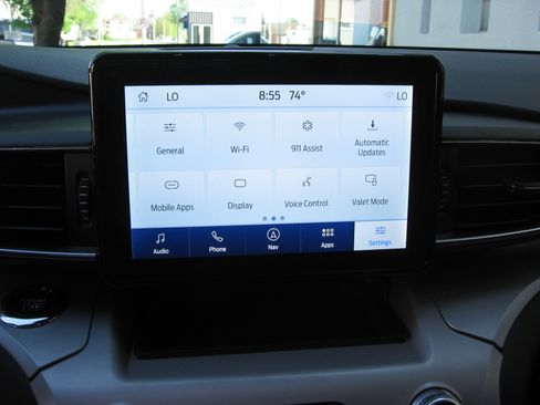 Used 2023 Ford Explorer XLT AWD/4WD image 15