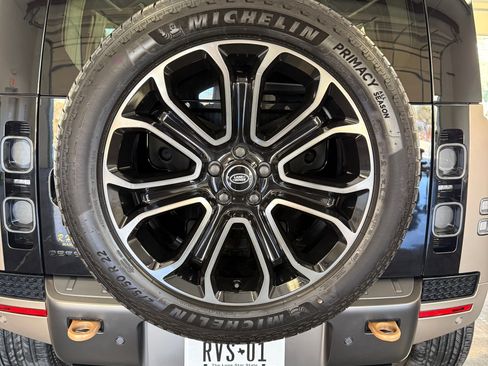 Used 2025 Land Rover Defender 110 OCTA image 8